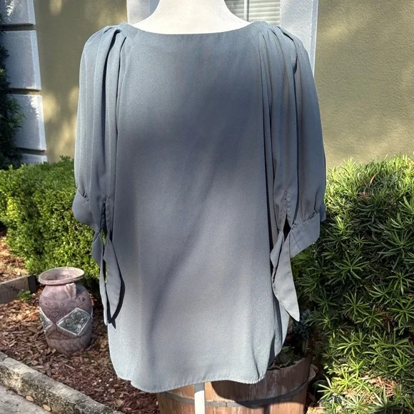 LC Lauren Conrad Elegant Gray Button-Up Blouse - Picture 3 of 7